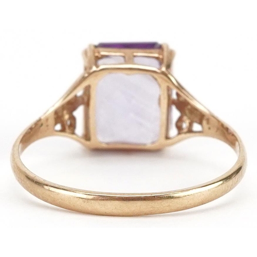 416 - A 9ct gold rectangular cut amethyst ring, size Q, 1.9g.