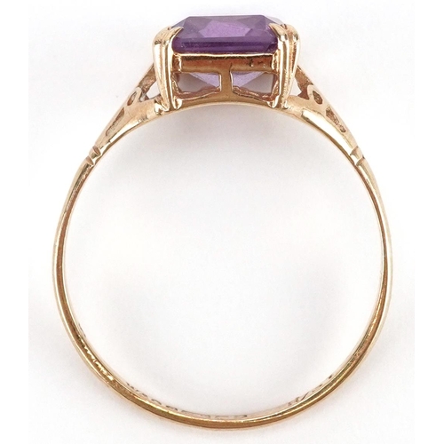 416 - A 9ct gold rectangular cut amethyst ring, size Q, 1.9g.