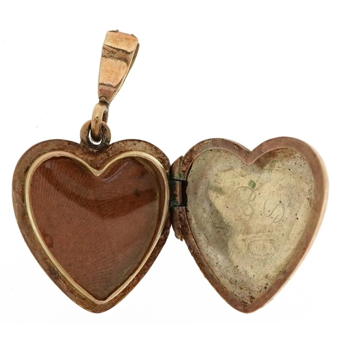 478 - A 9ct gold love heart locket, 22.6mm high, 1.5g.