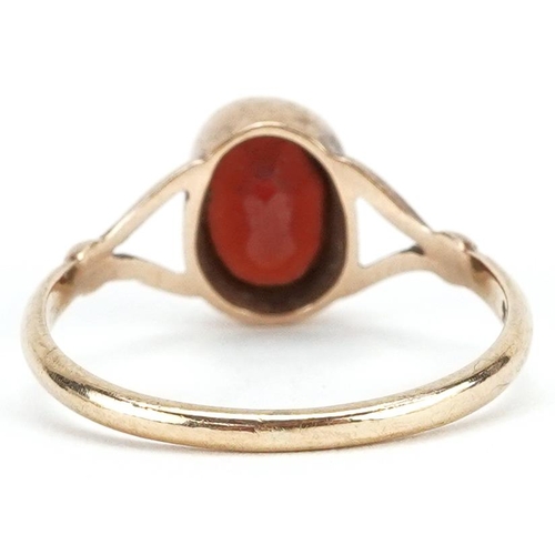 2372 - A 9ct gold garnet solitaire ring with split shoulders, size M, 1.6g.