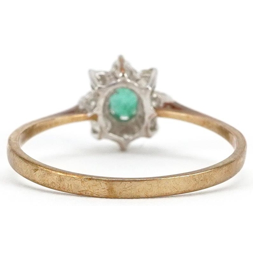 2368 - A 9ct gold emerald and clear stone flower head ring, size O/P, 1.2g.