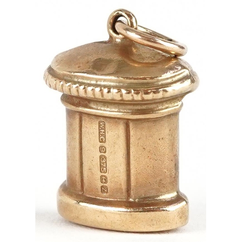 2378 - A 9ct gold charm in the form of a postbox, 1.6cm high, 1.0g.