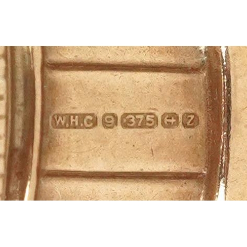 2378 - A 9ct gold charm in the form of a postbox, 1.6cm high, 1.0g.