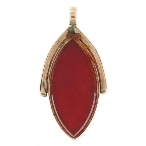 2384 - A Victorian yellow metal carnelian and bloodstone fob with engraved matrix, 3.5cm high, 7.8g.