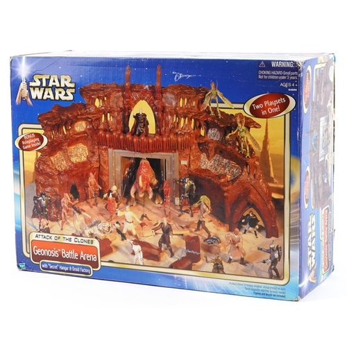 595 - A Star Wars Attack of the Clones Geonosis Battle Arena with Secret Hangar and Droid Factory, with bo... 