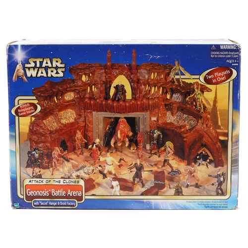 595 - A Star Wars Attack of the Clones Geonosis Battle Arena with Secret Hangar and Droid Factory, with bo... 