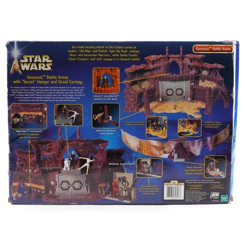 595 - A Star Wars Attack of the Clones Geonosis Battle Arena with Secret Hangar and Droid Factory, with bo... 