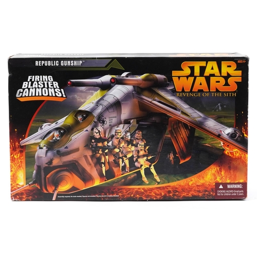 603 - A Star Wars Revenge of the Sith Republic Gunship, with box.