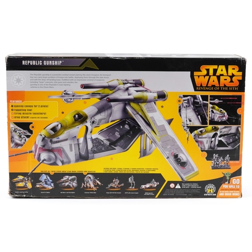 603 - A Star Wars Revenge of the Sith Republic Gunship, with box.