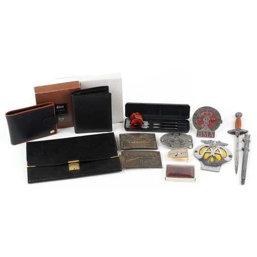 1196 - A mixed group of collector's items to include an AA badge, a British Medical Association car badge, ... 