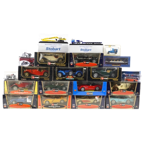 578 - A Collection of collector's diecast vehicles including 1:18 scale Bburago models - Jaguar SS100, Mer... 