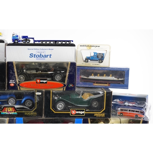 578 - A Collection of collector's diecast vehicles including 1:18 scale Bburago models - Jaguar SS100, Mer... 