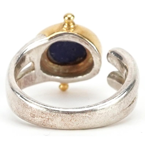 2515 - A Modernist unmarked silver and gold ring set with a turquoise cabochon, size P, 7.7g.