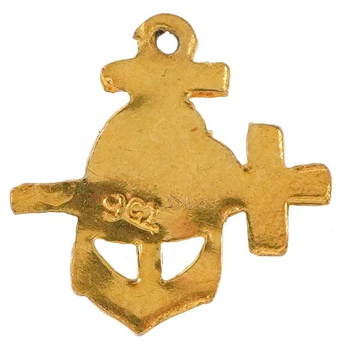 2506 - A 9ct gold pendant in the form of a heart and anchor crossing, 1cm high, 0.4g.