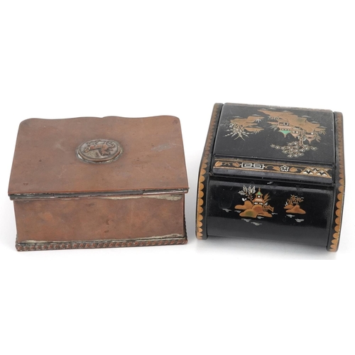 1281 - An early 20th century chinoiserie decorated black lacquered box, 9cm wide, together with a plated tr... 