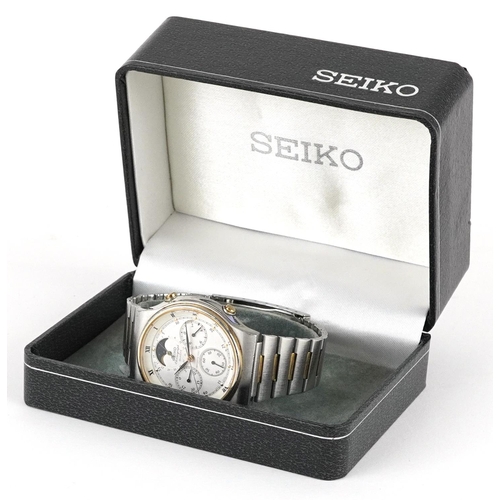 2541 - Seiko, a gentlemen's Seiko 7448-7000 chronograph quartz wristwatch with moon phase dial, serial numb... 