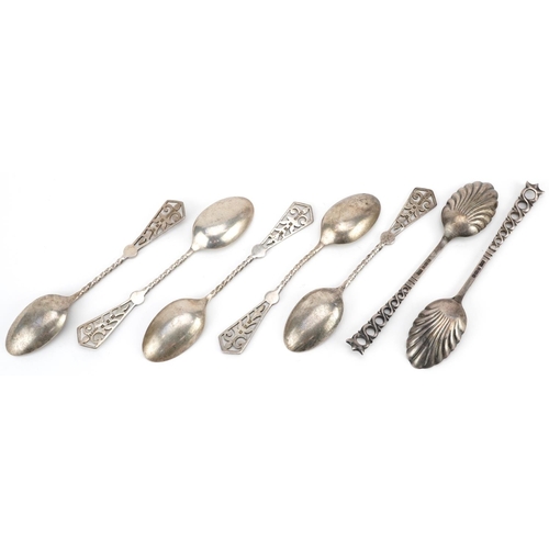 199 - Seven silver teaspoons including a pair with shell shaped bowls, 11.5cm in length, total 81.8g.