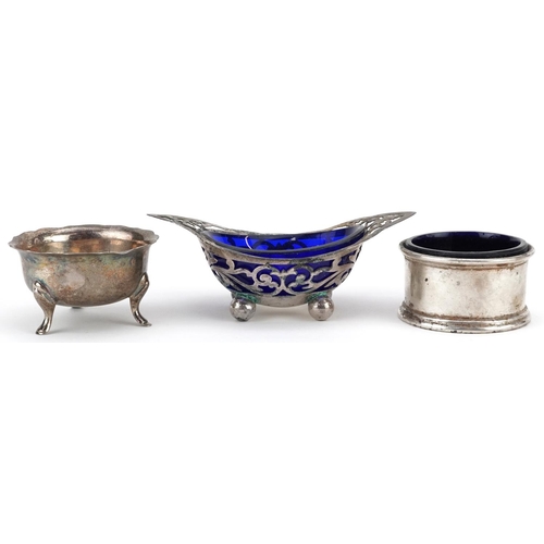 201 - Three Edwardian and later silver salts, two with blue glass liners, the largest 10cm wide, weighable... 