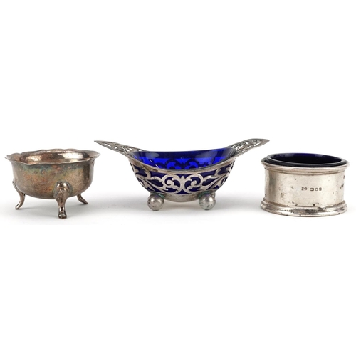 201 - Three Edwardian and later silver salts, two with blue glass liners, the largest 10cm wide, weighable... 