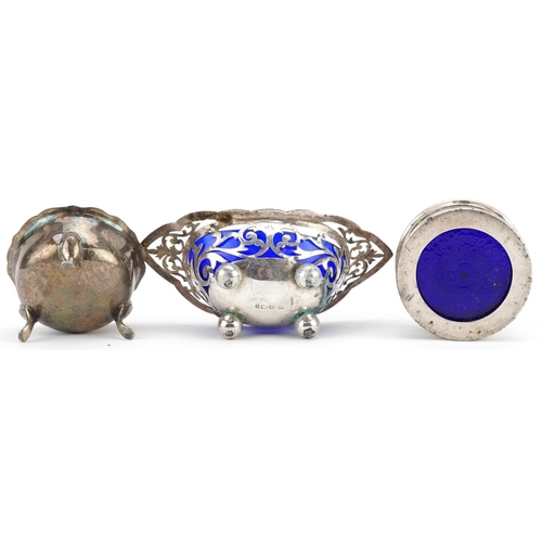 201 - Three Edwardian and later silver salts, two with blue glass liners, the largest 10cm wide, weighable... 