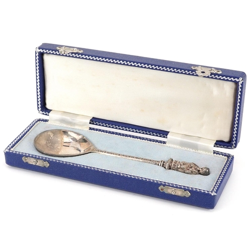 240 - An Elizabeth II reproduction St. Nicholas spoon with fitted case, 15.5cm in length, 62.0g.