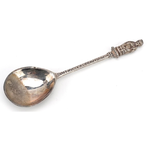 240 - An Elizabeth II reproduction St. Nicholas spoon with fitted case, 15.5cm in length, 62.0g.