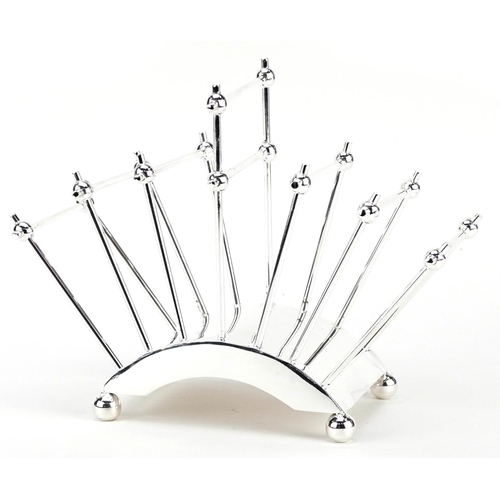 1319 - A novelty silver plated toast rack, 22cm in length.