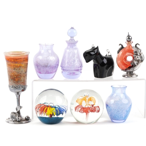 436 - A small group of mixed 20th century art glassware including Caithness and King Solomon.