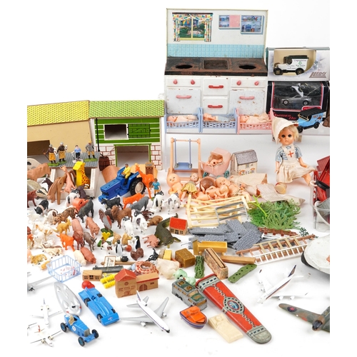 552 - A large collection of vintage and later children's toys including Bayko construction blocks, ET figu... 