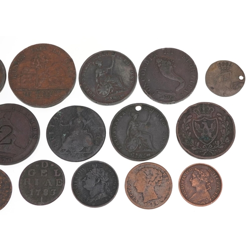 1452 - 18th and 19th century coins and tokens to include a 1793 Inverness half penny, a USA 1848 large cent... 