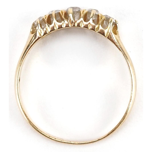 129 - An 18ct gold graduated diamond five stone ring, the largest diamond approximately 2.90mm in diameter... 