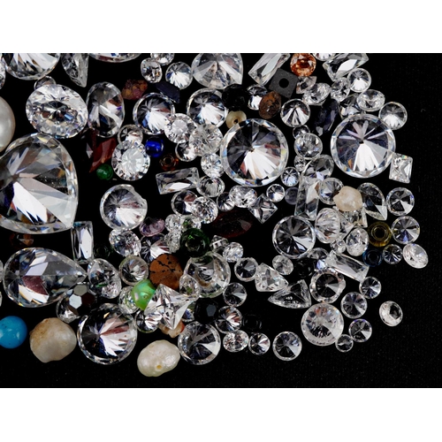 577 - A collection of loose semi precious stones including cubic zirconia, pearls and citrine, total weigh... 