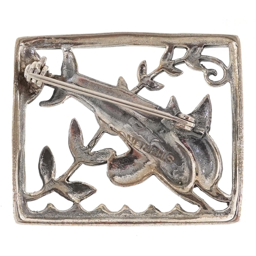 375 - A Modernist sterling silver brooch in the form of dolphins, 3.2cm wide, 9.6g.