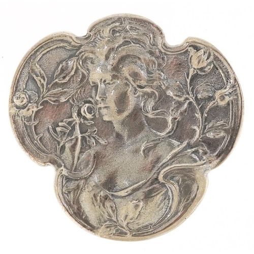 471 - An Art Nouveau style sterling silver maiden head brooch, 3.2cm wide, 10.7g.