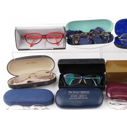 1285 - A collection of various vintage spectacles with cases.