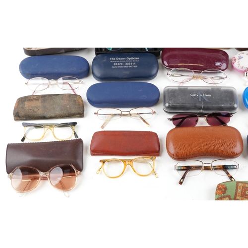 1285 - A collection of various vintage spectacles with cases.