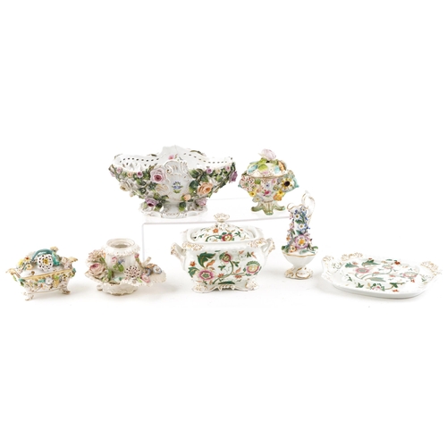 419 - A small group of late 19th/early 20th century continental porcelain items to include a centrepiece b... 