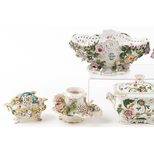 419 - A small group of late 19th/early 20th century continental porcelain items to include a centrepiece b... 