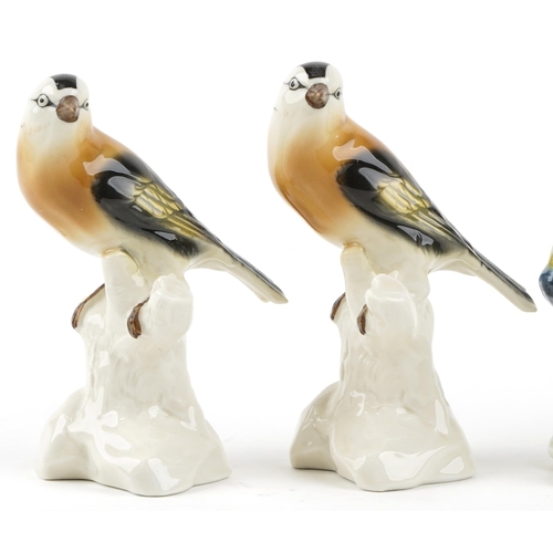 431 - A mixed group of 20th century porcelain figure groups of birds including Royal Adderley and Vaga Int... 