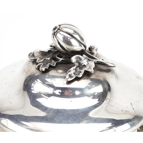 642 - A Victorian silver teapot, London 1846 by Edward, John & William Barnard, H-19cm, 722g.