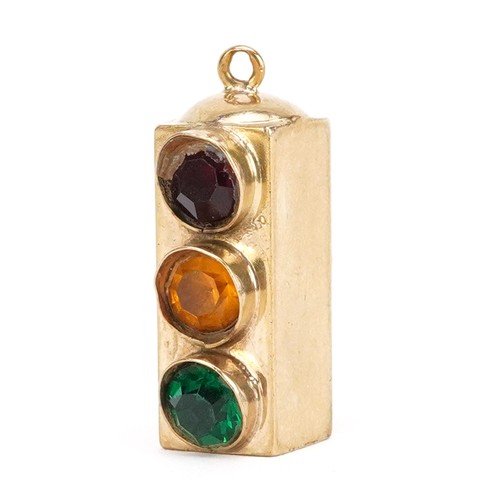 391 - A large 9ct gold charm in the form of a traffic light, 2.7cm high, 4.8g.