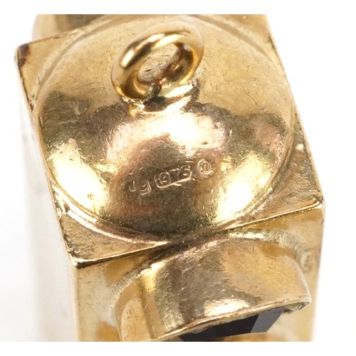 391 - A large 9ct gold charm in the form of a traffic light, 2.7cm high, 4.8g.