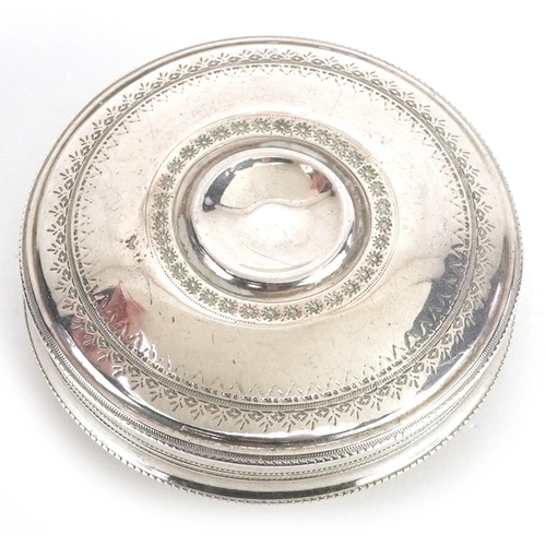 44 - A Dutch silver circular pillbox, 4.2cm in diameter, 19.0g.