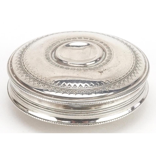 44 - A Dutch silver circular pillbox, 4.2cm in diameter, 19.0g.