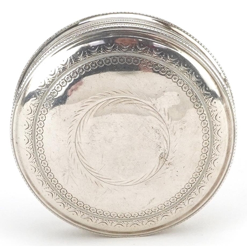 44 - A Dutch silver circular pillbox, 4.2cm in diameter, 19.0g.