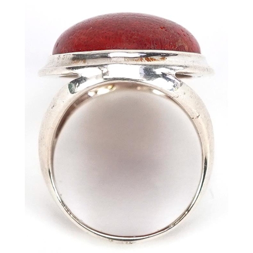 2530 - A silver cabochon hardstone ring, size P, 12.7g.