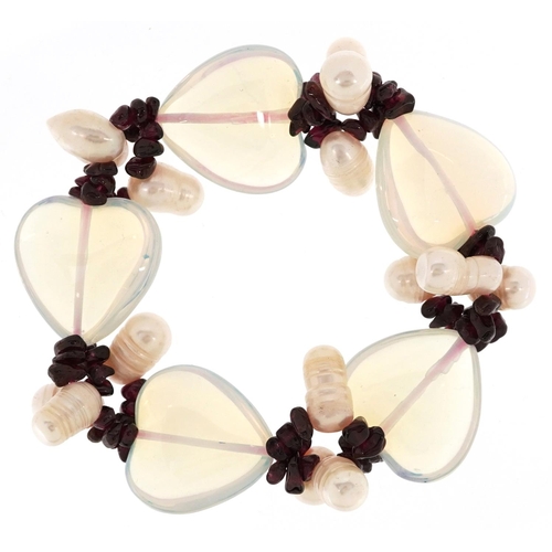 2539 - An opalescent love heart bracelet with garnets and freshwater pearls.