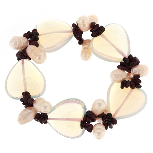 2539 - An opalescent love heart bracelet with garnets and freshwater pearls.