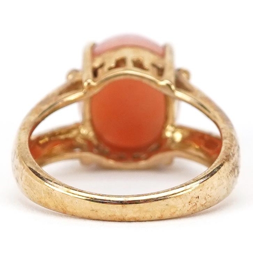 2199 - A 9ct gold cabochon pink stone ring, size N, 5.4g.