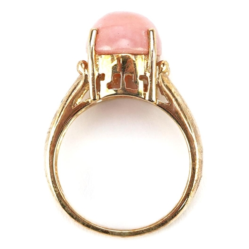 2199 - A 9ct gold cabochon pink stone ring, size N, 5.4g.